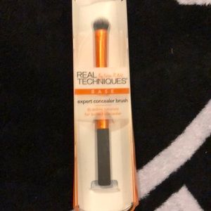 expert concealer brush